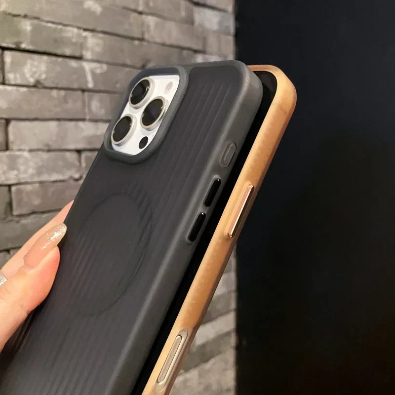 Coque iPhone à Rayures Mat Magsafe
